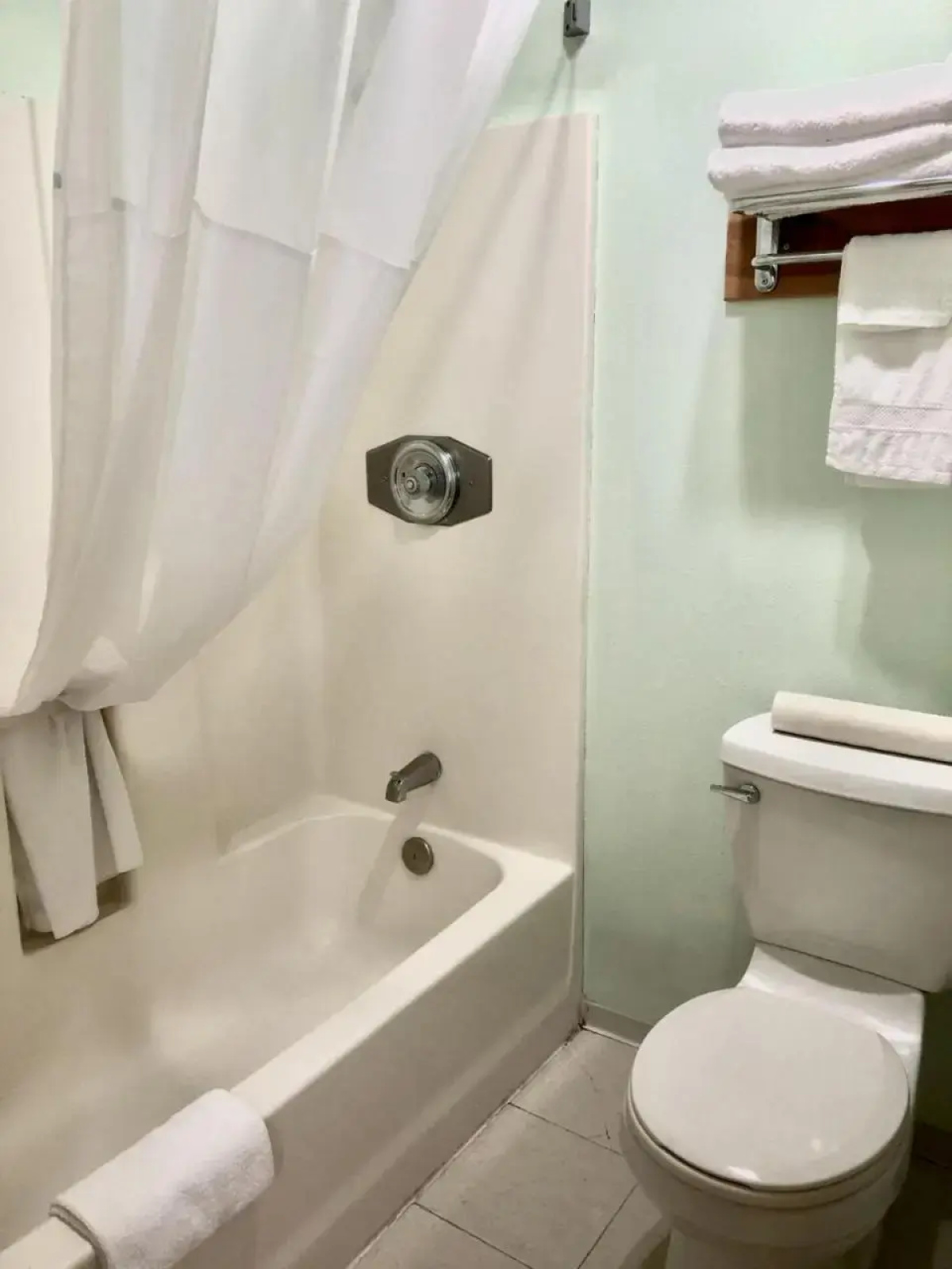Travelodge by Wyndham Seattle North of Downtown