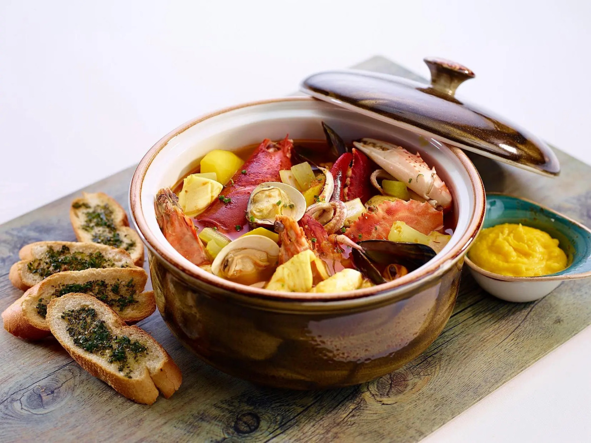 The Royal Pacific Hotel & Towers