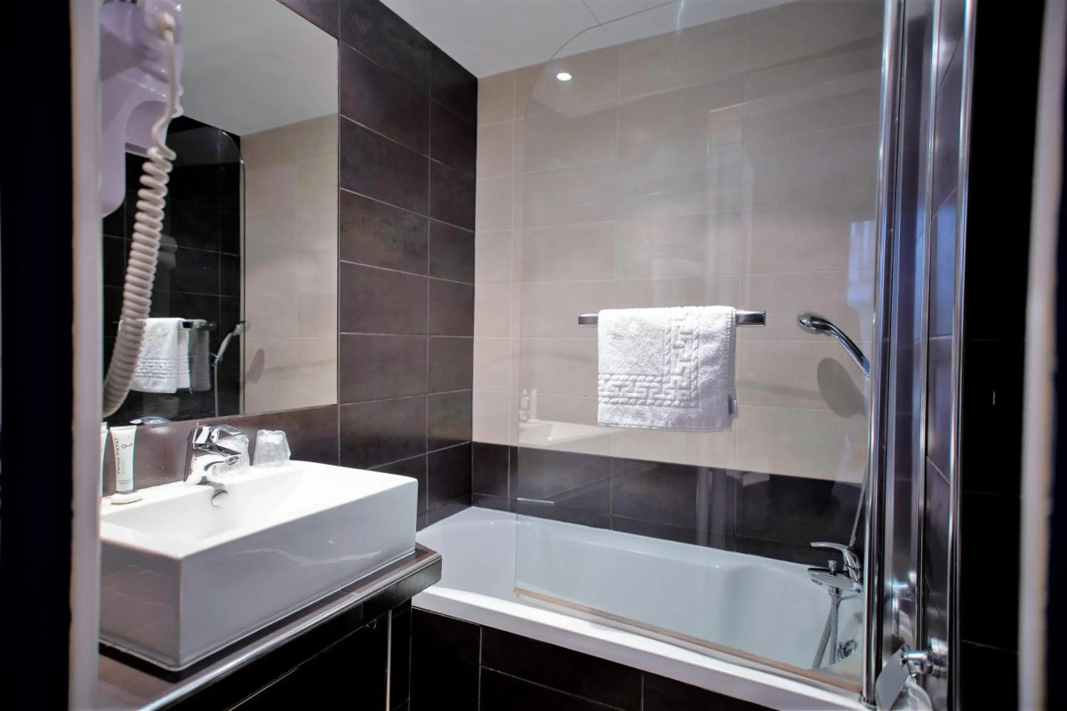 Hotel du Théâtre by Patrick Hayat