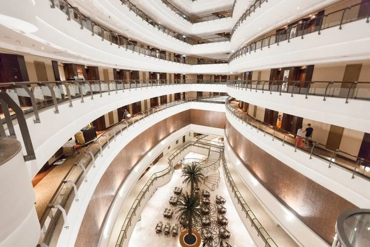 Отель Khalidiya Palace Rayhaan by Rotana 