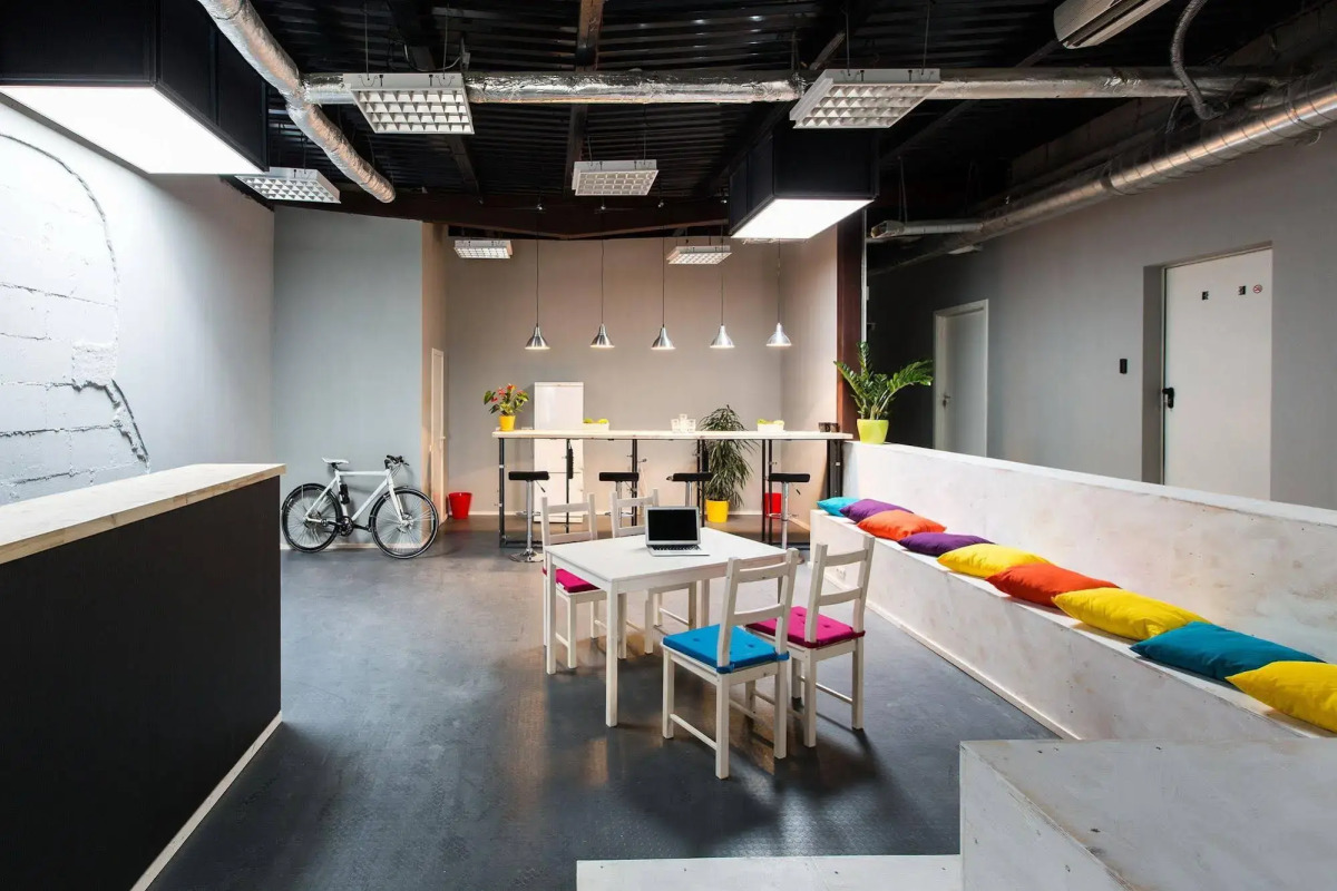 Fabrika Hostel - Vozduh Group