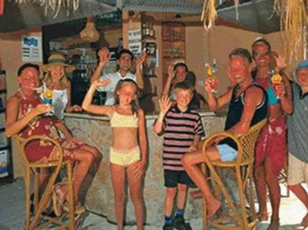 Tropic Beach Club Side