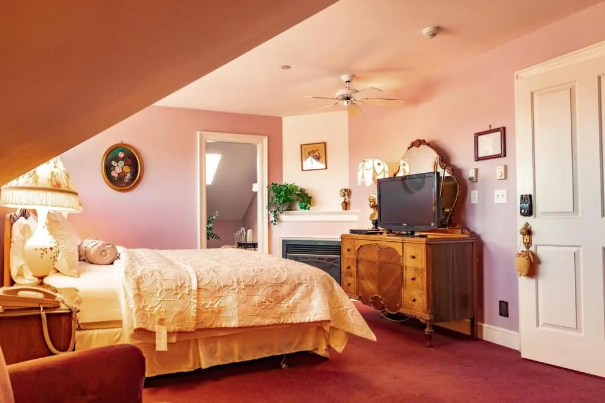 Amethyst Inn at Regents Park