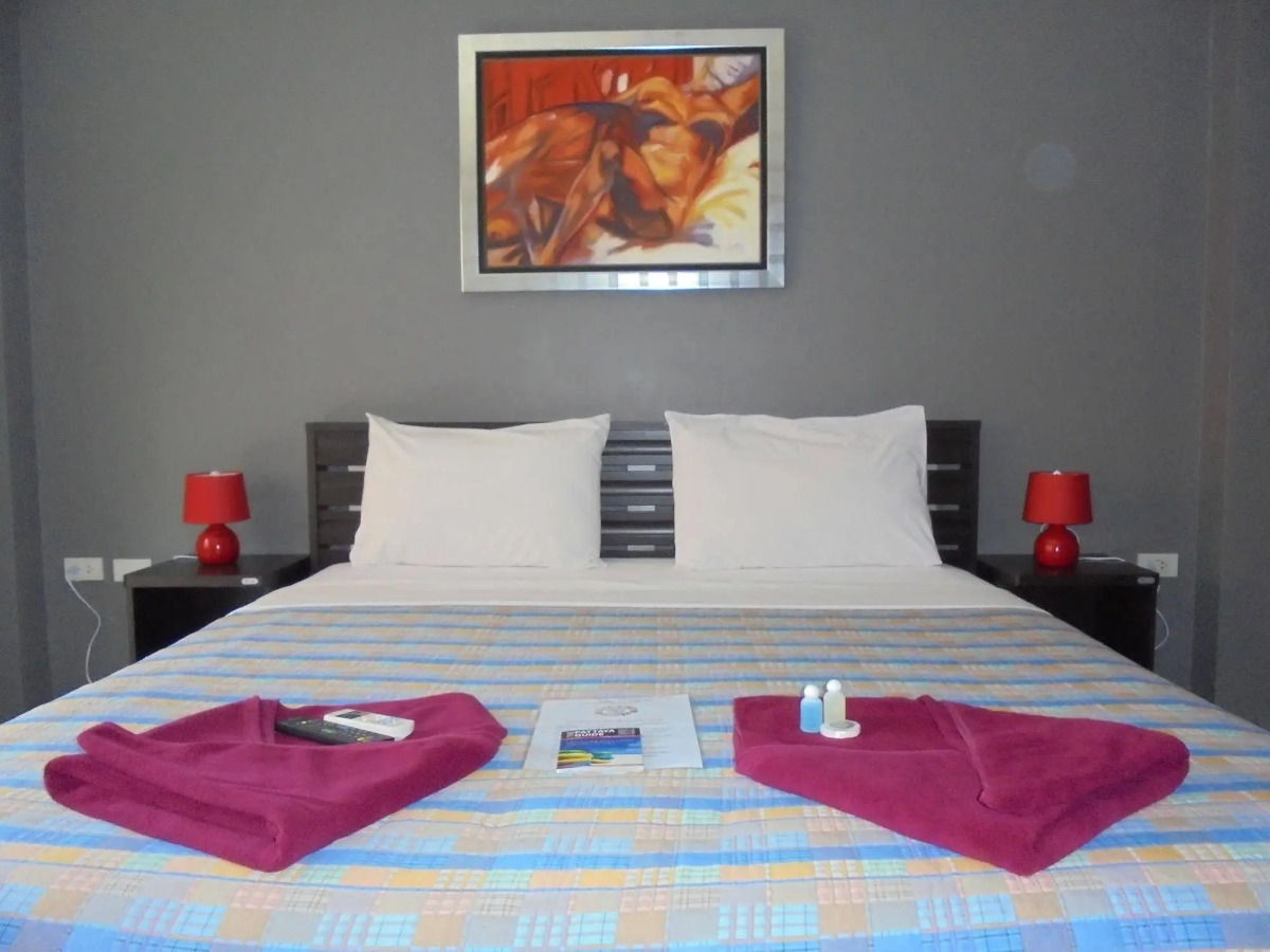 Robin’s Nest Guesthouse & Restaurant