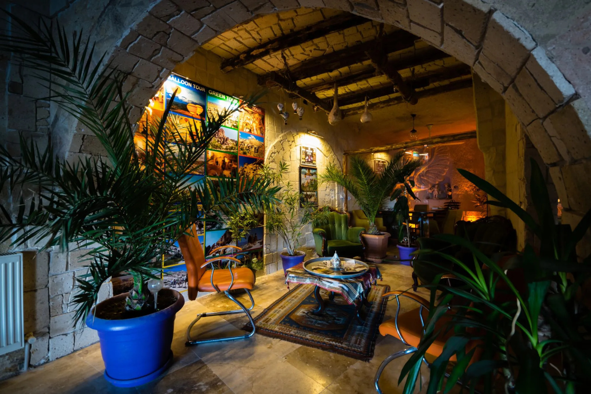 Elite Cave Suites