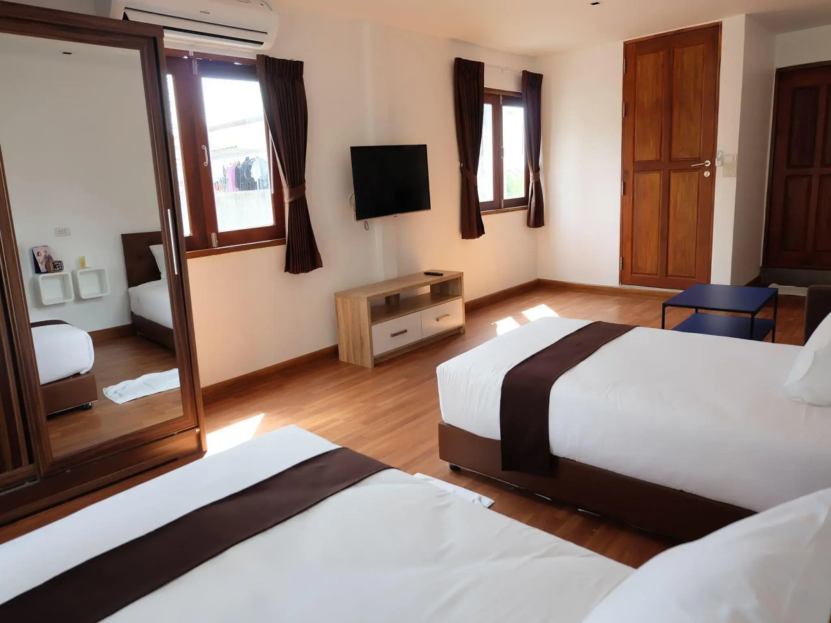 5ive Beach House Hotel