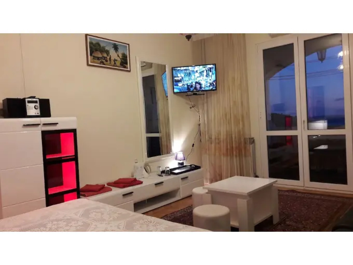 Apartment & Rooms House with Garden