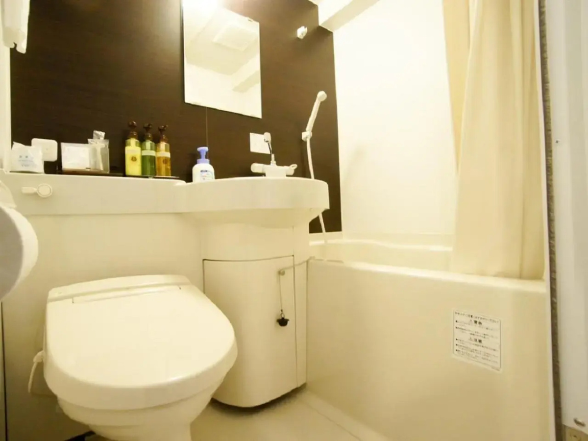 Hotel Live Max Yokohama Motomachi Ekimae