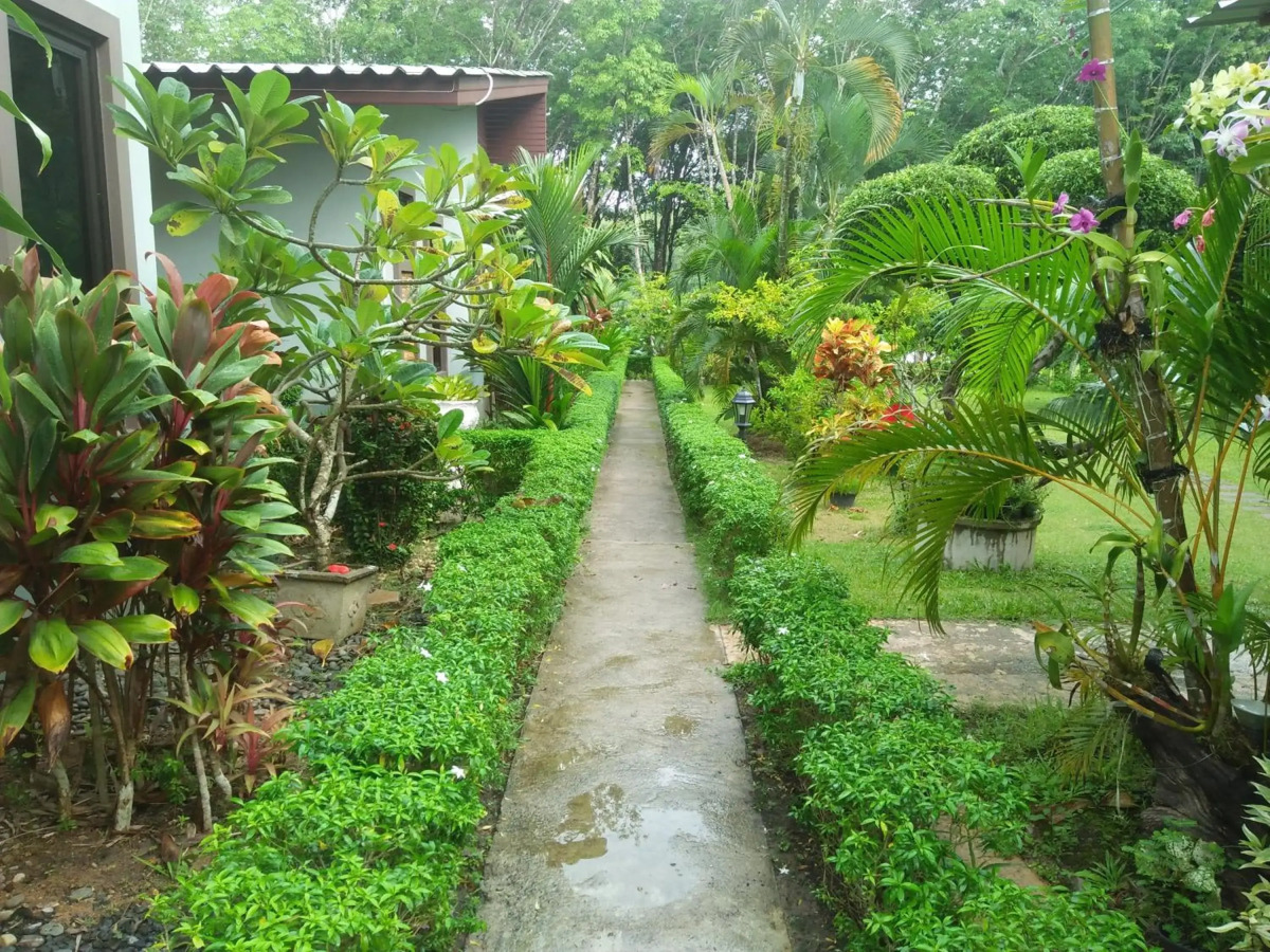 Phuket Sirinapha Resort