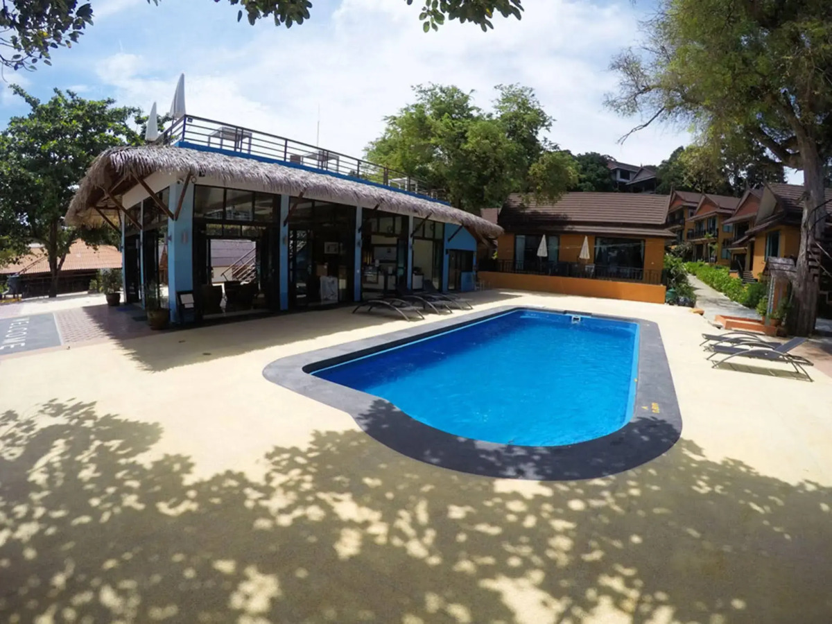 Phi Phi Long Beach Resort & Villa