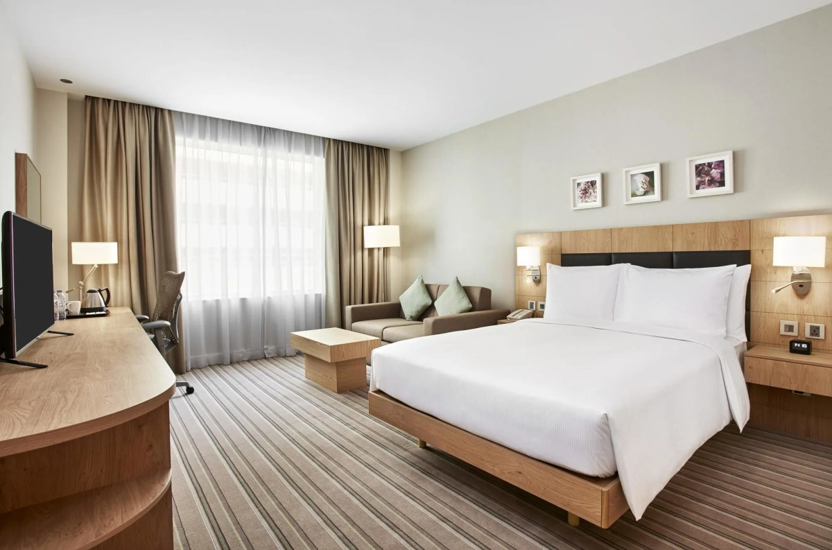 Hilton Garden Inn Dubai, Mall Avenue
