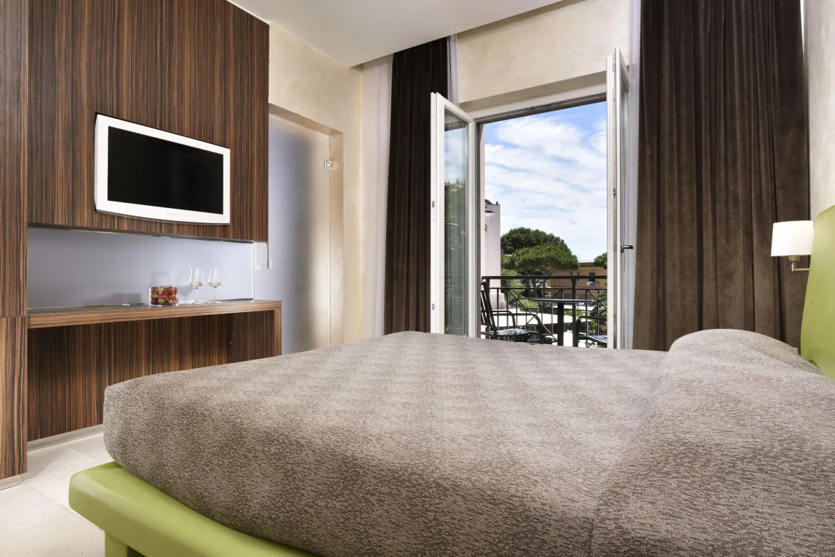 Isola Sacra Rome Airport