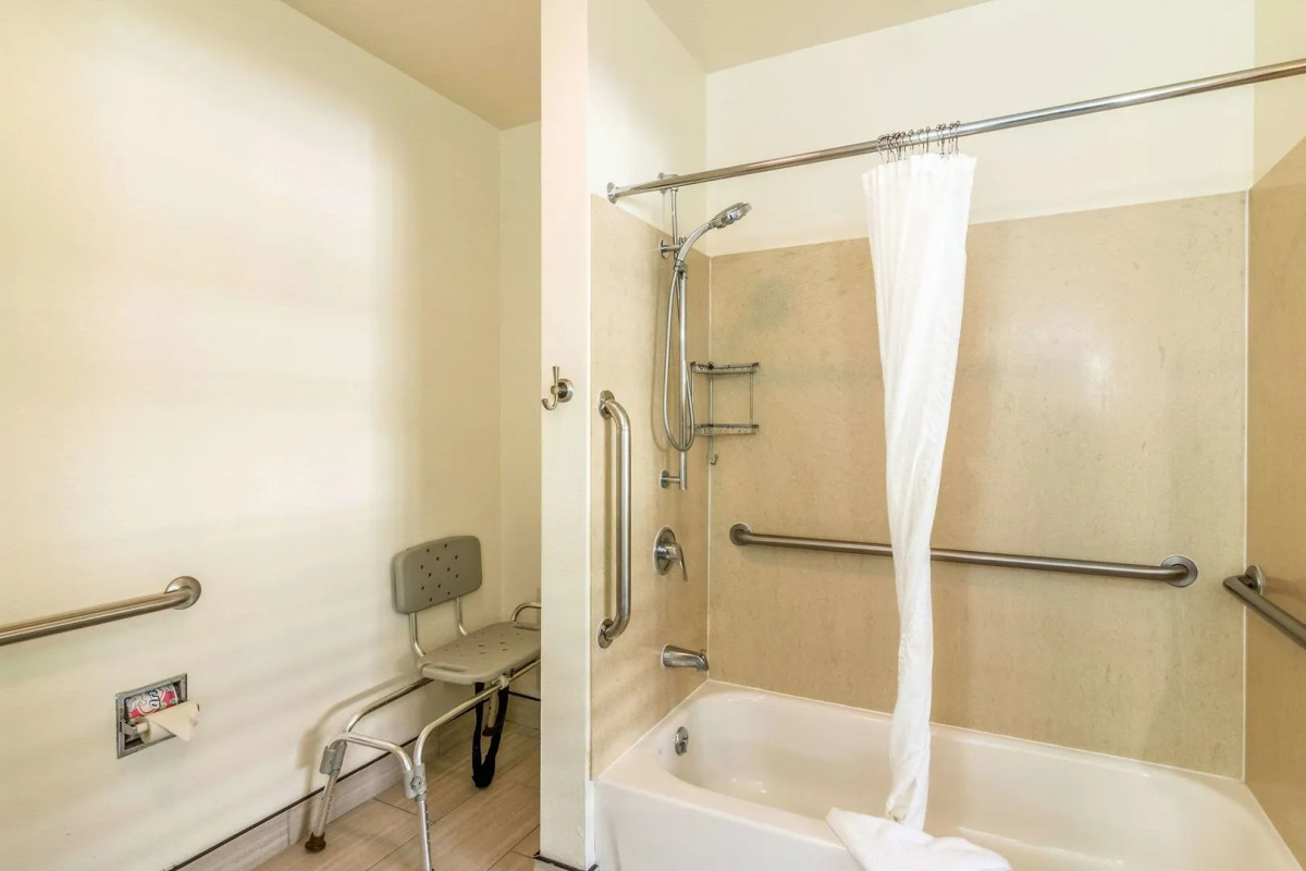 Inn at 50 at Long Beach Convention Center