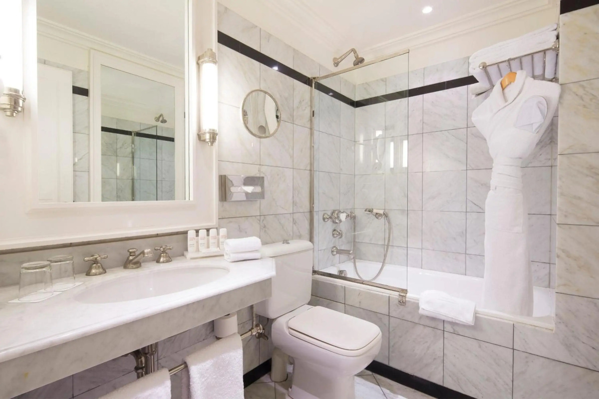 Le Dokhan’s Paris Arc de Triomphe, a Tribute Portfolio Hotel