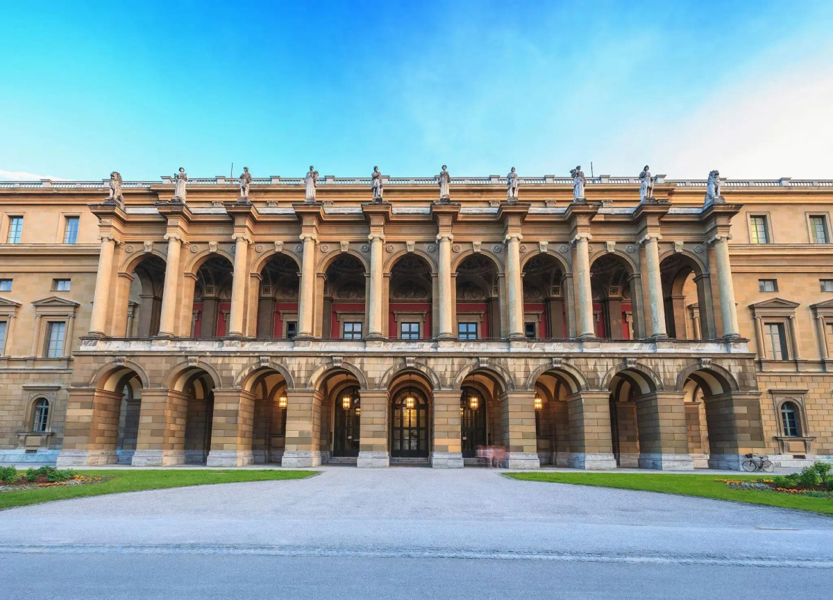 Smart Stay Hotel Station