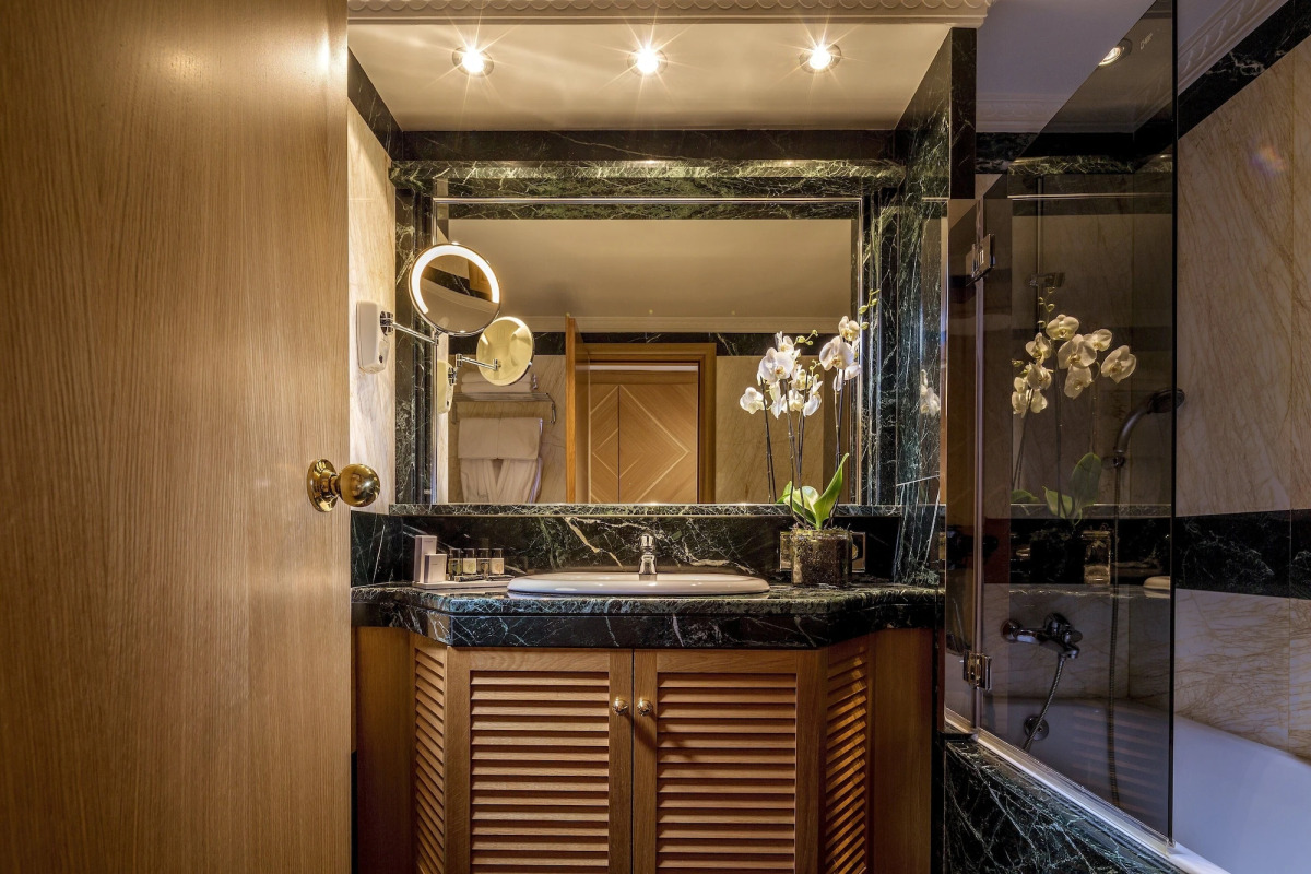 Отель Divani Caravel