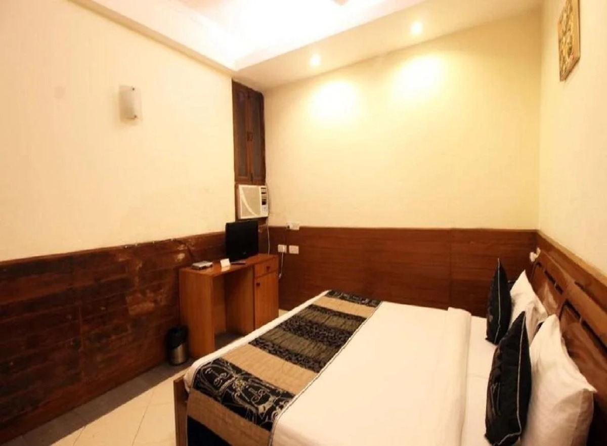 OYO 305 Hotel Rajdeep Palace