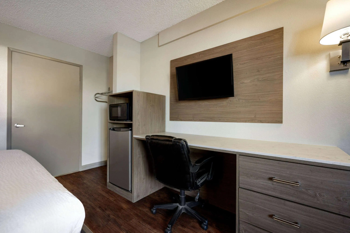 Days Inn by Wyndham Fresno South