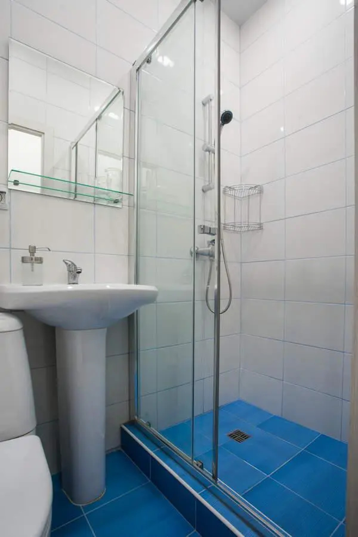 Guests Love on Rubinsteina