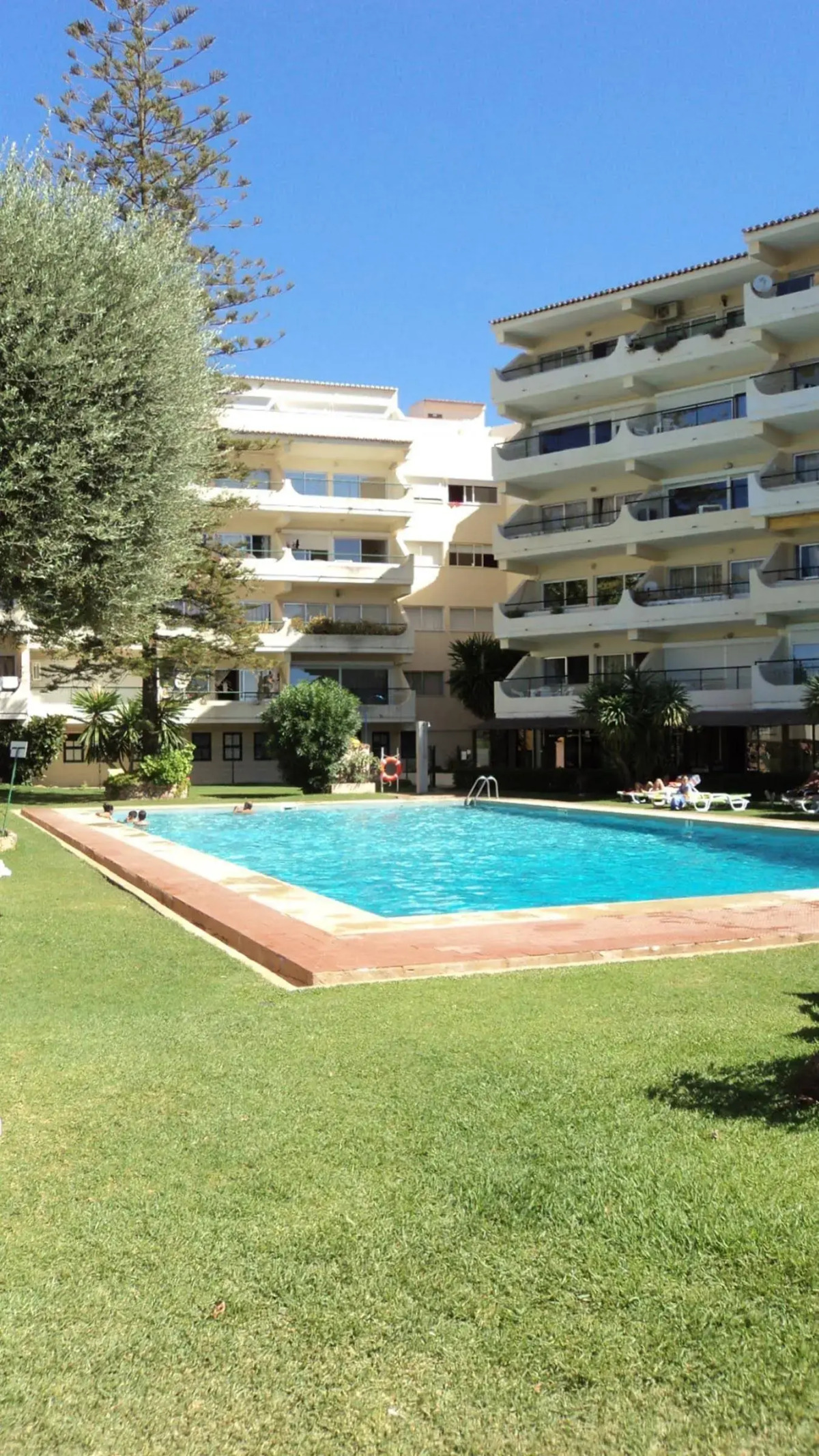 Parque Mourabel, Oasis Village, Pe do Lago