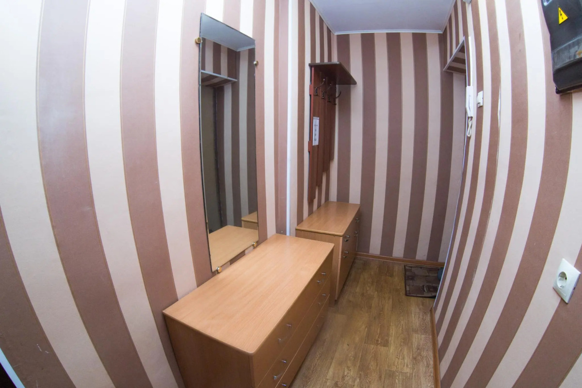 По суткам 33 на улице Горького 77