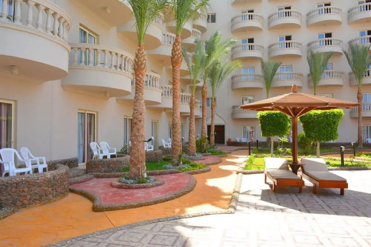 Hawaii Riviera Club Aqua Park - Families and Couples Only