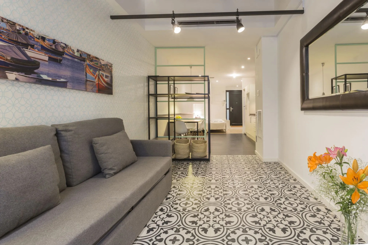 Liceu Apartments by gaiarooms