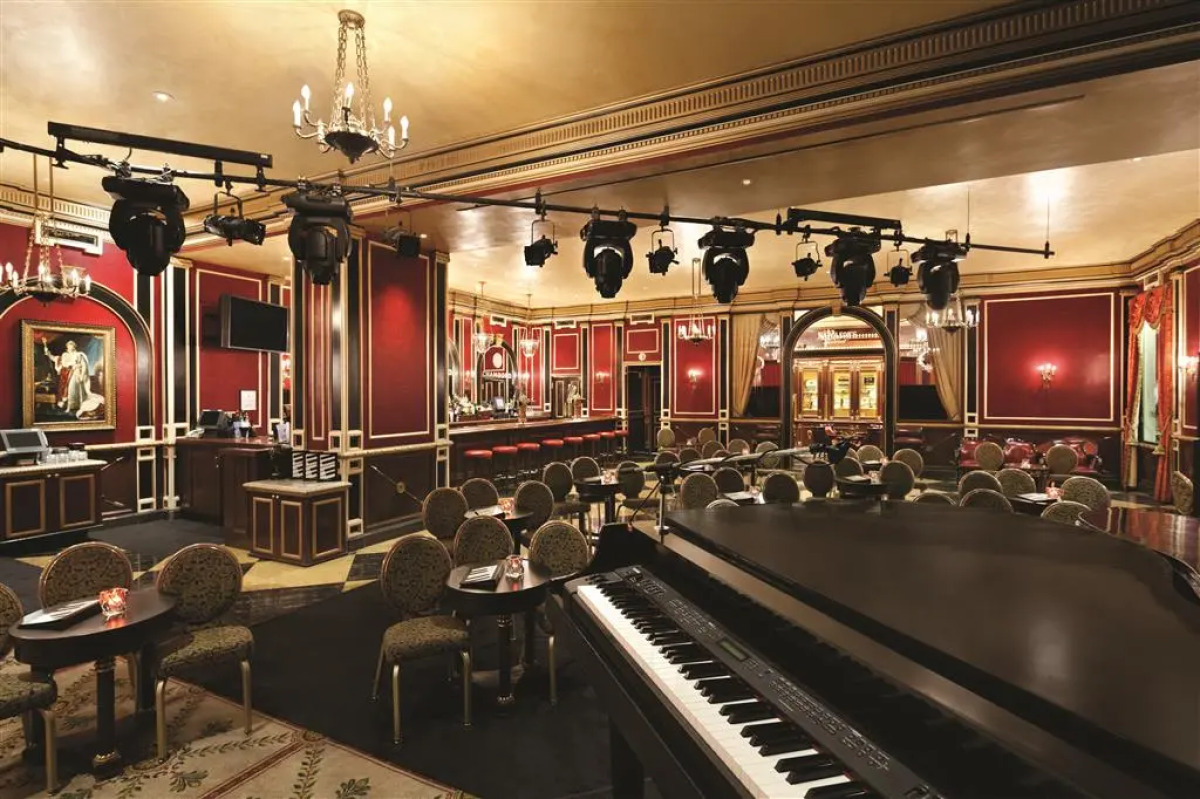 Курорт Paris Las Vegas Resort & Casino