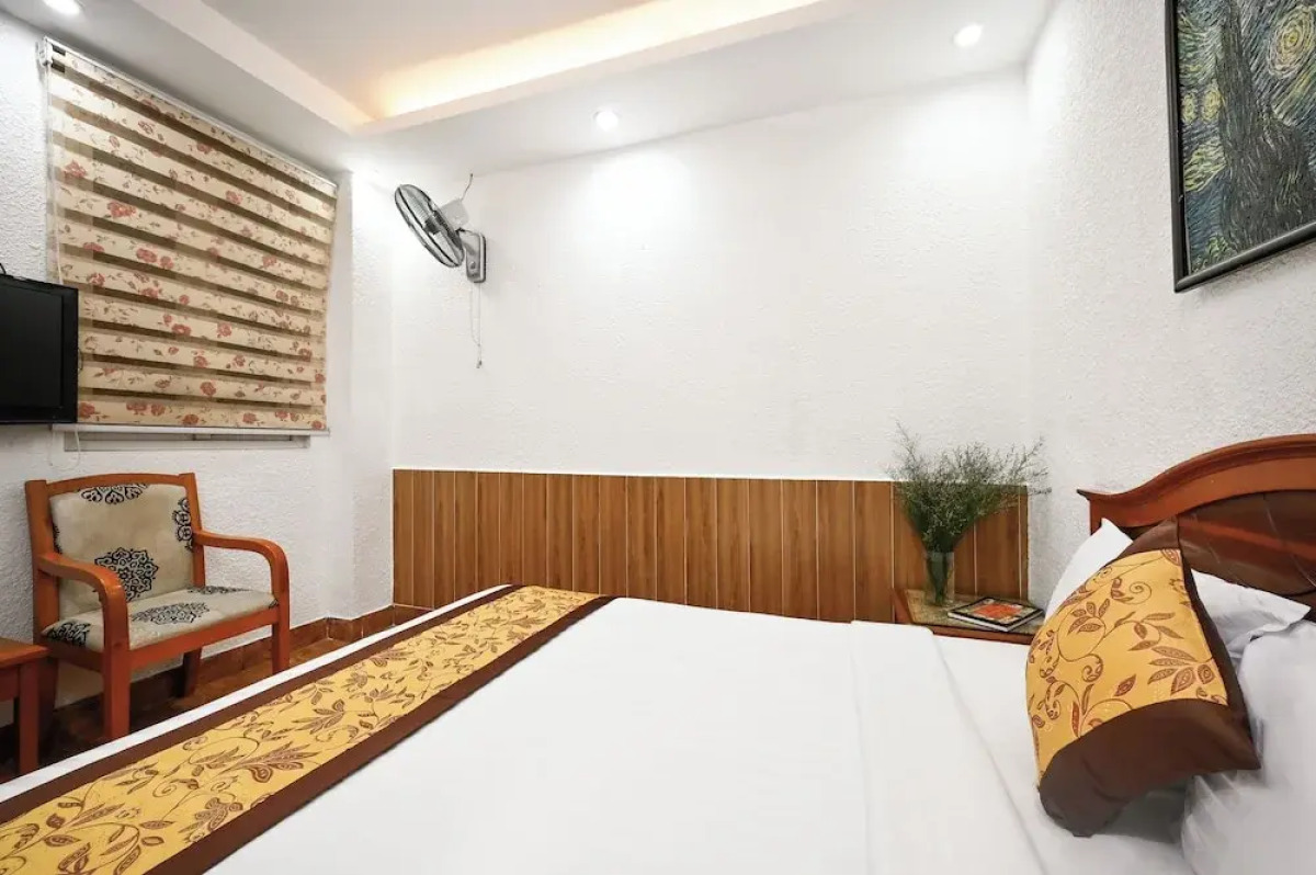 Queen Hotel Saigon Airport