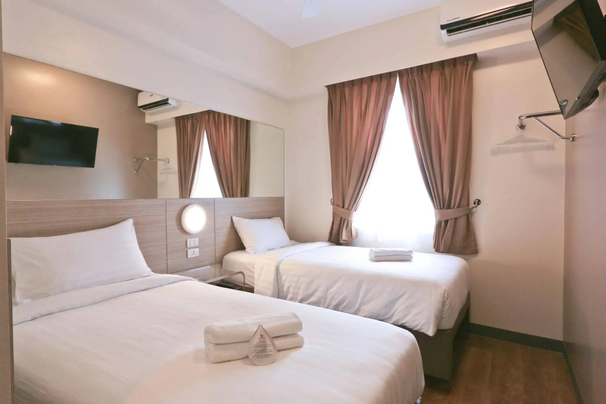 Red Planet Makati Amorsolo