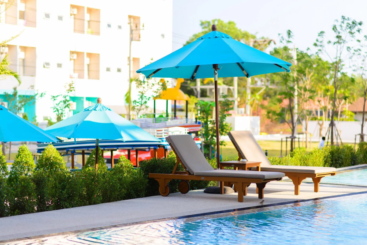 Отель Recenta Suite Phuket Suanluang