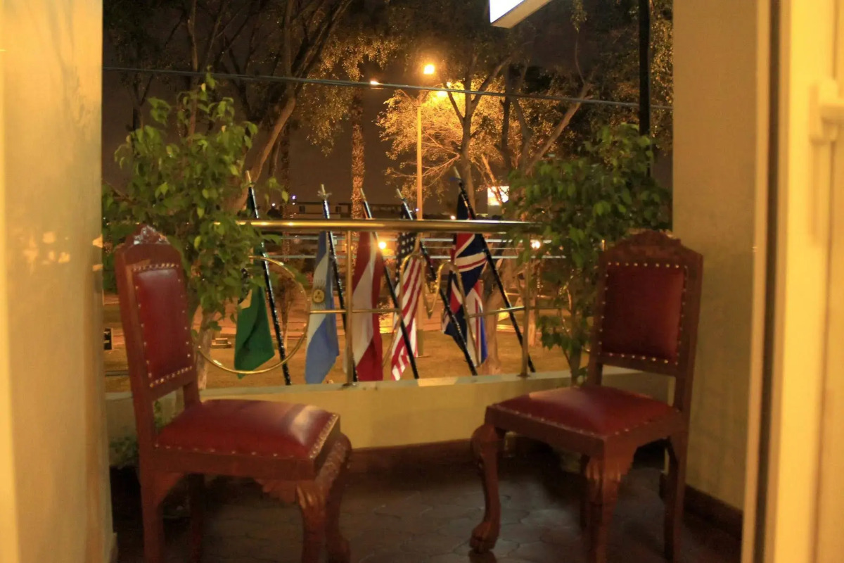 Hotel Manhattan Inn Airport