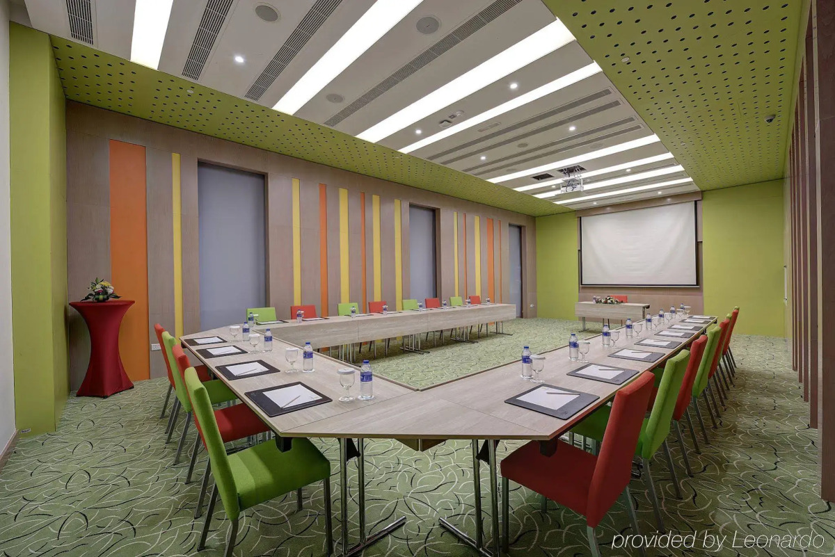 Al Khoory Atrium Hotel