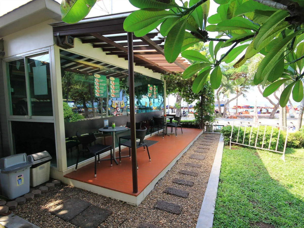 Twin Palms Resort