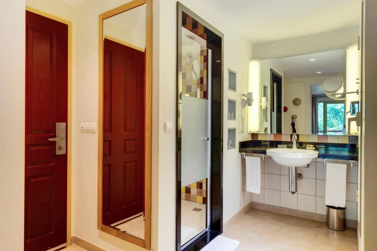 Robinson Camyuva - Adults only