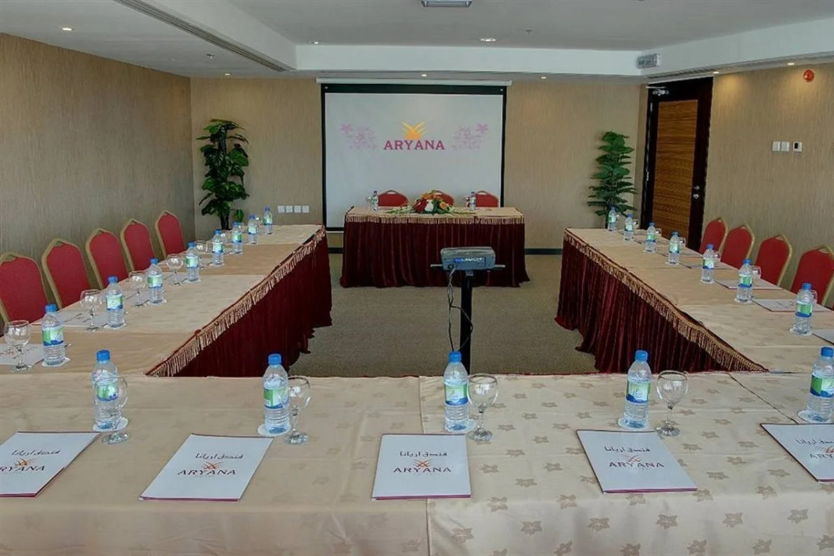 Отель Aryana