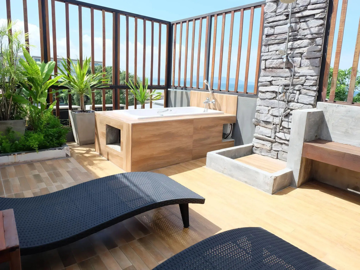 5ive Beach House Hotel