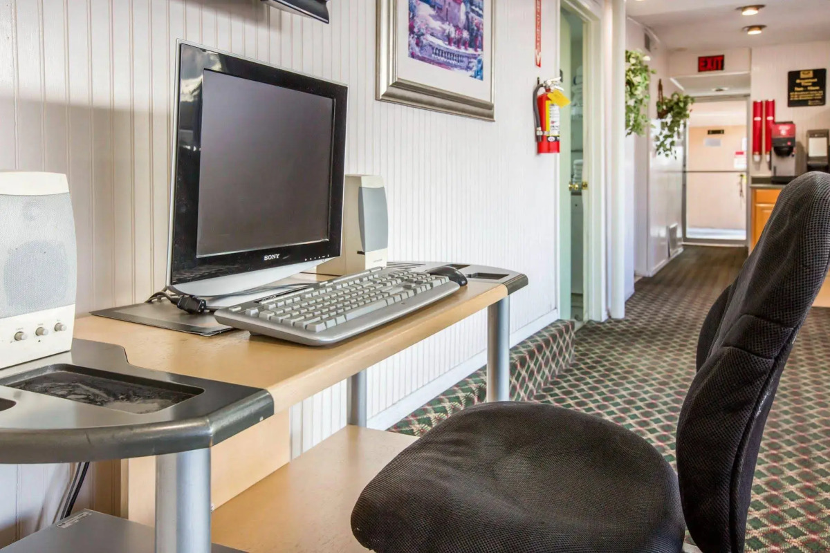 Econo Lodge Sequoia Area