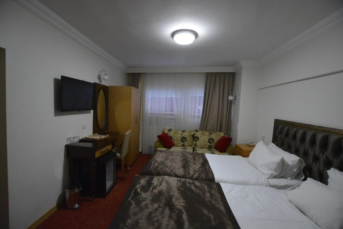 Palace Point Hotel