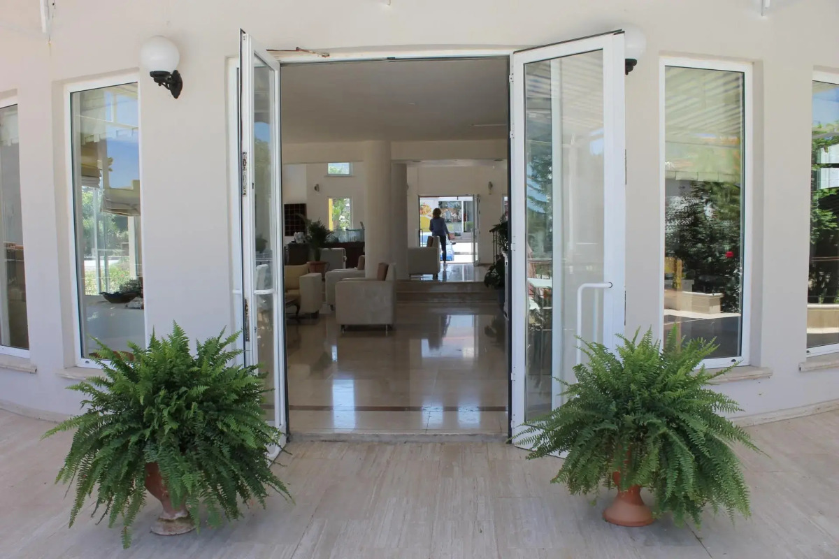 The Prince Inn Hotel & Villas