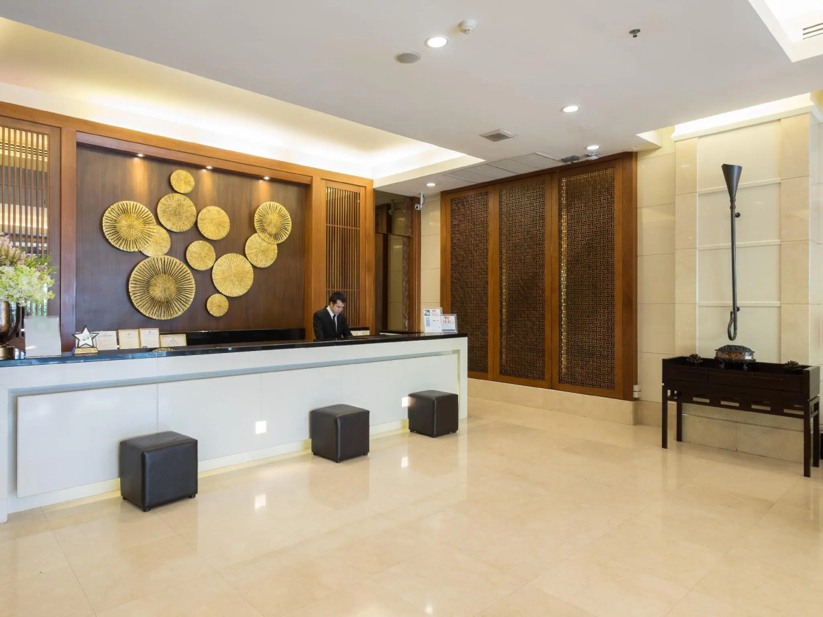 Отель Centre Point Silom