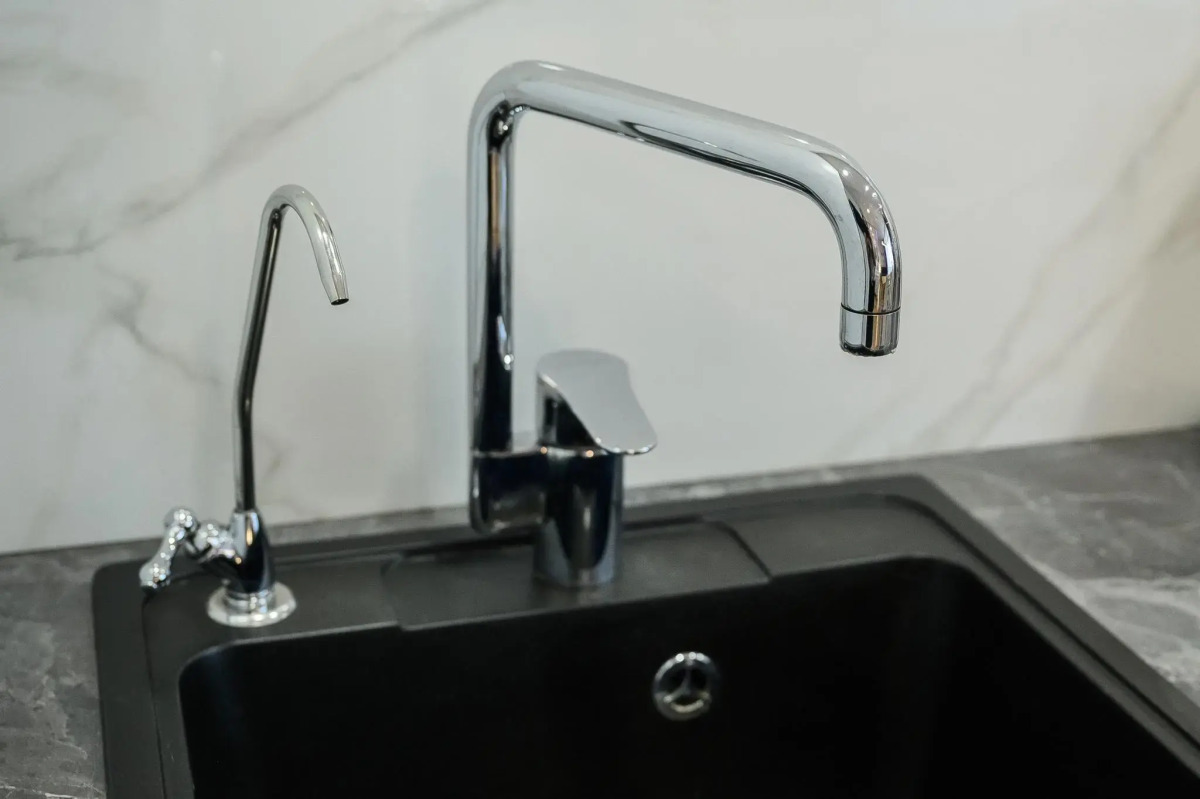 Абри Люкс на Революции, 24