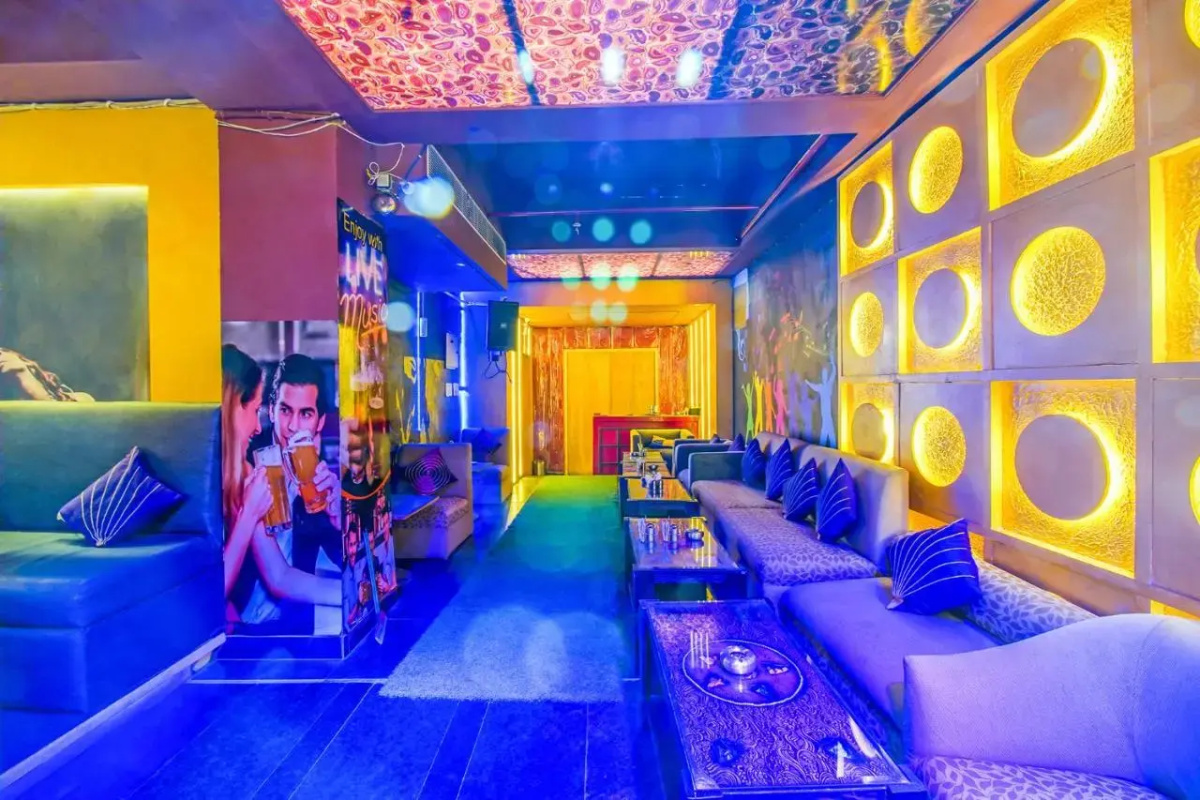 Fabhotel White Klove