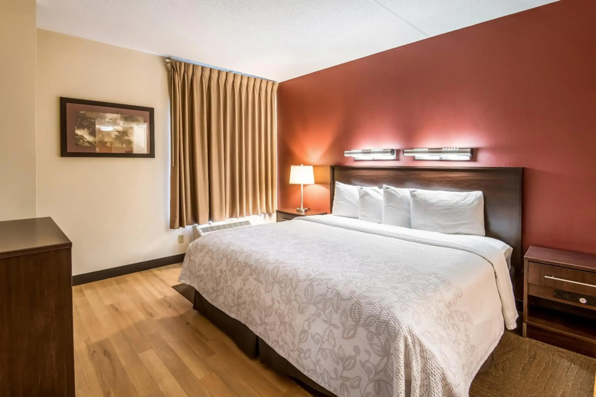 Red Roof Inn PLUS+ Long Island - Garden City