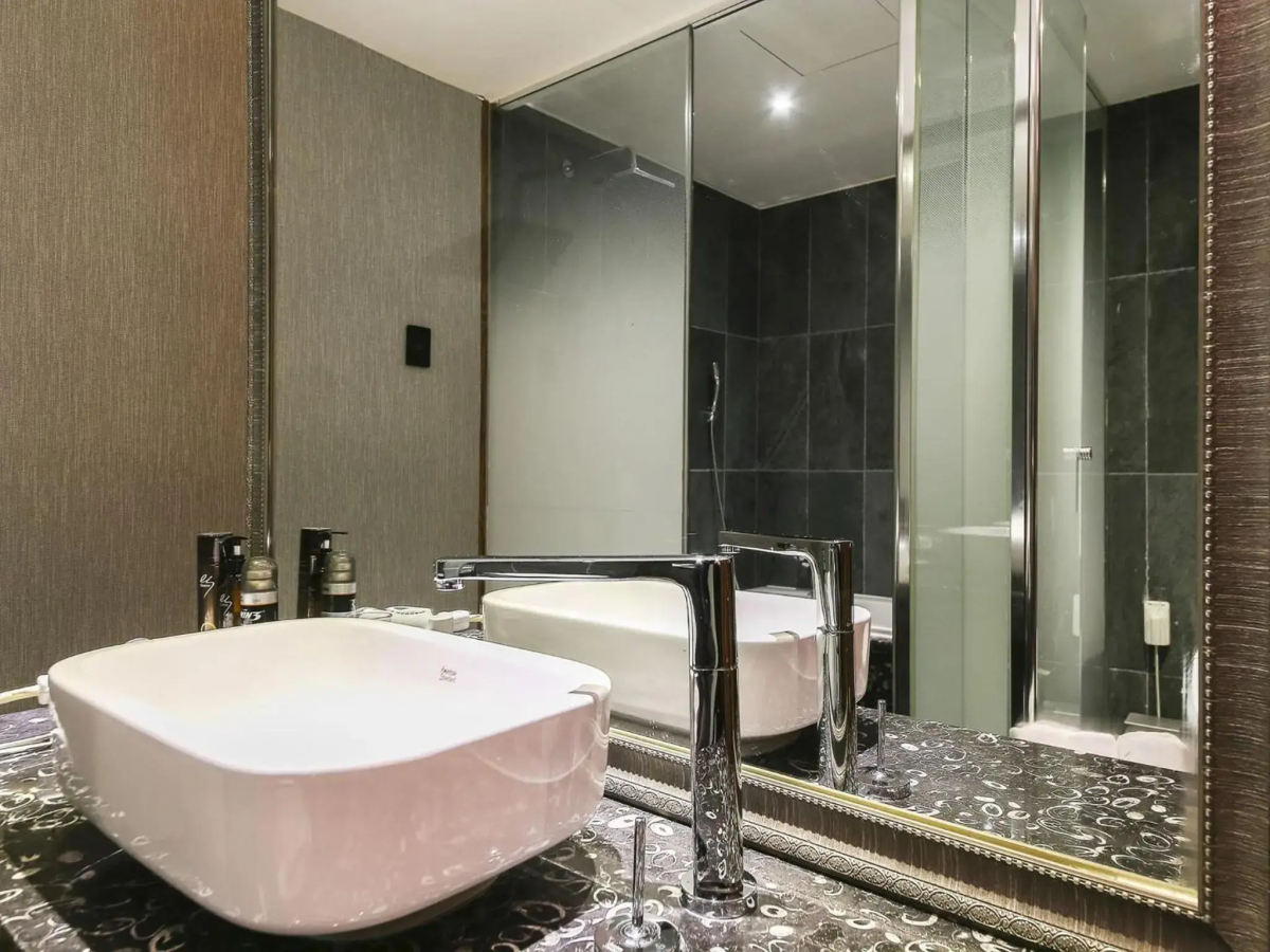 Zenith Hotel