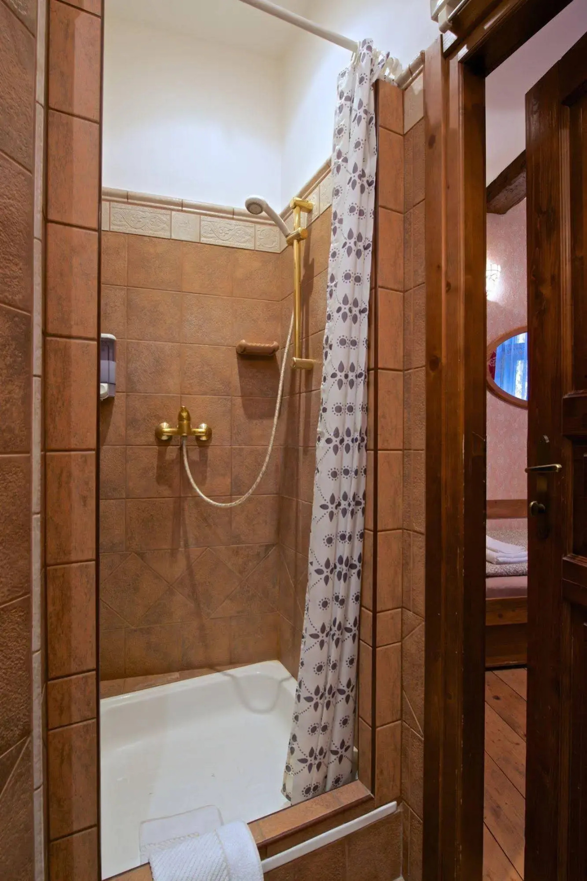 Alice Apartment House