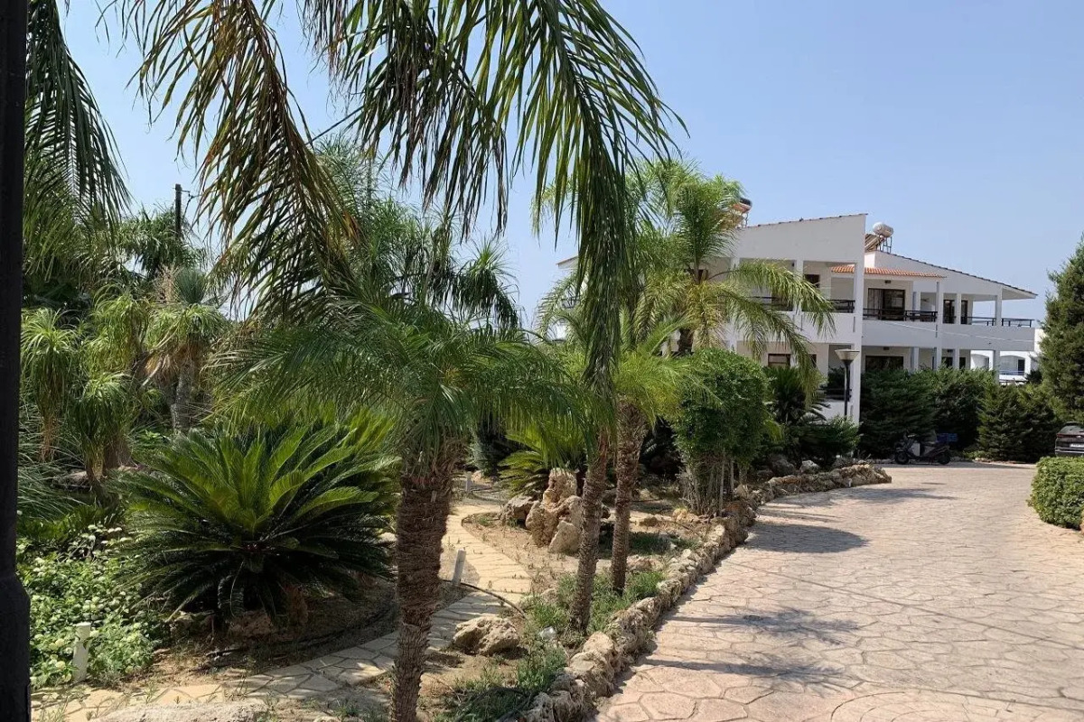 Coliseum Studios & Apartments