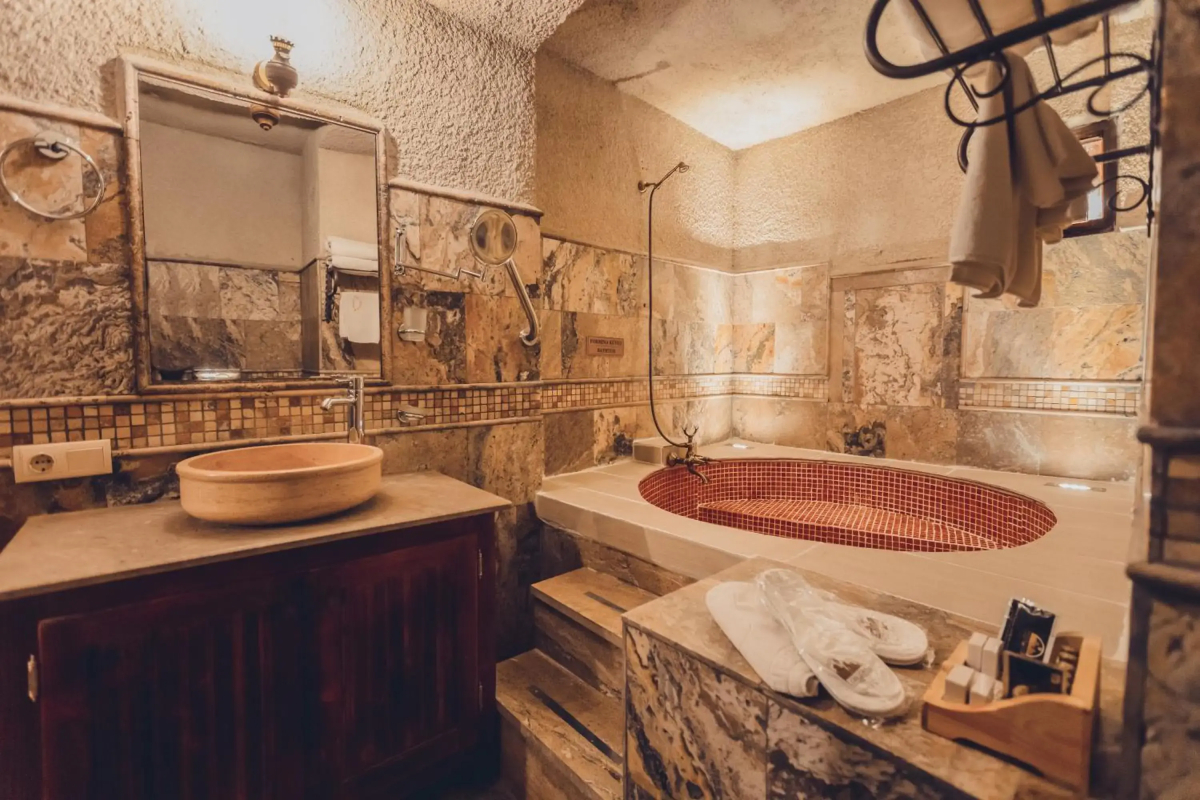 Maccan Cave Hotel