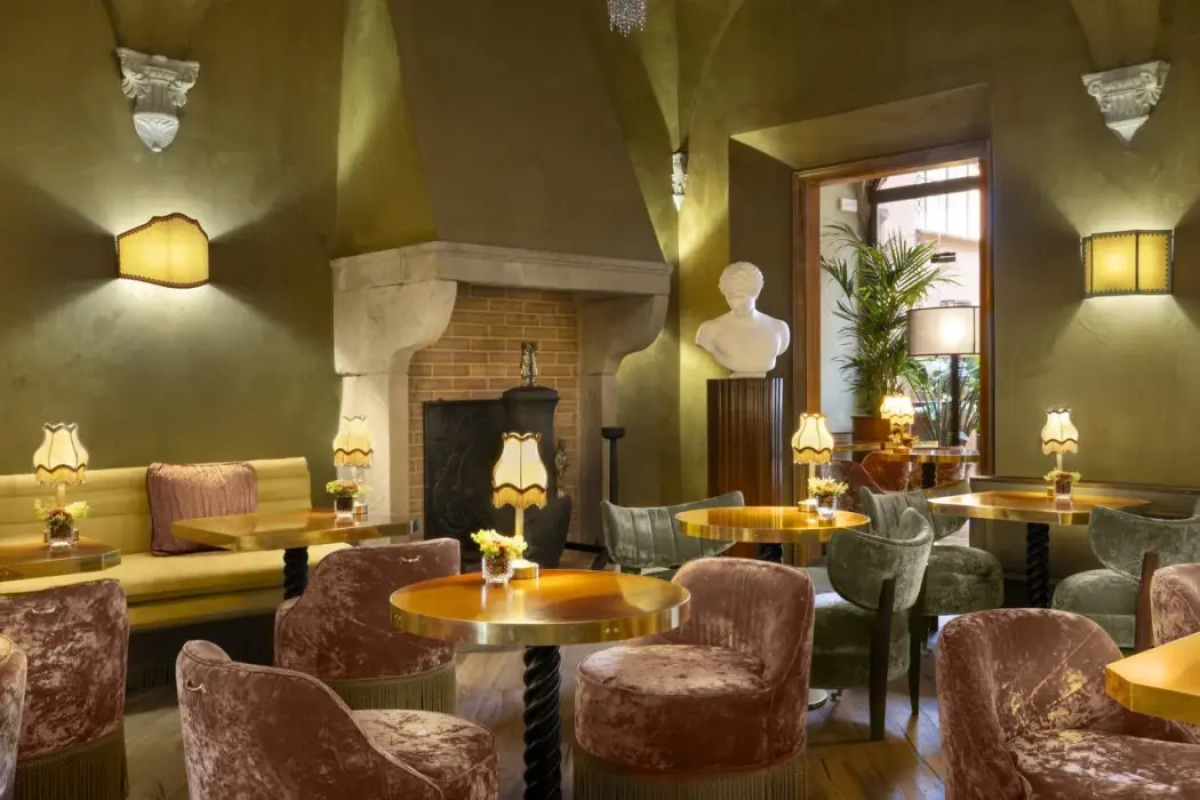 J And J Historic House Hotel