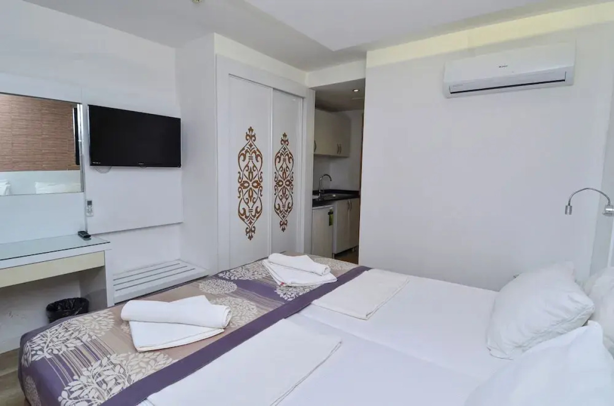 Tropic Beach Club Side